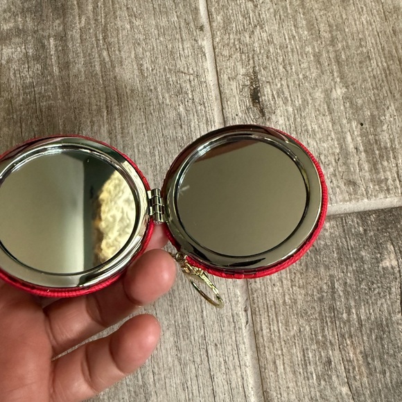 Red mirror  Keychain - Picture 2 of 3